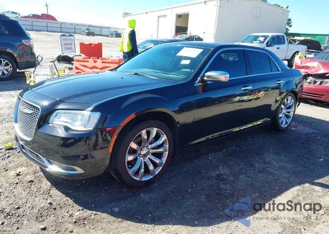 2015 Chrysler 300C Platinum z USA, uszkodzony, nr VIN 2C3CCAPG2FH853845